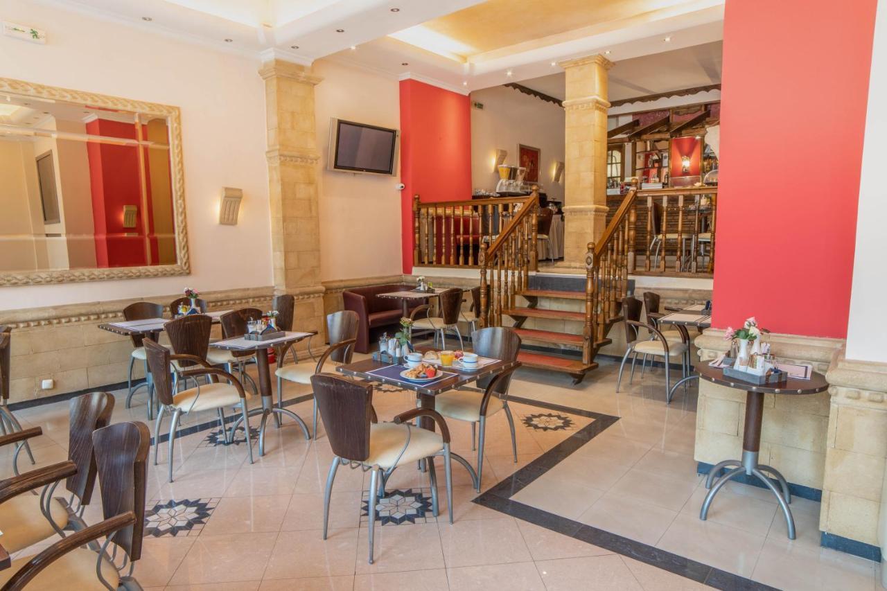 Argo Hotel El Pireo